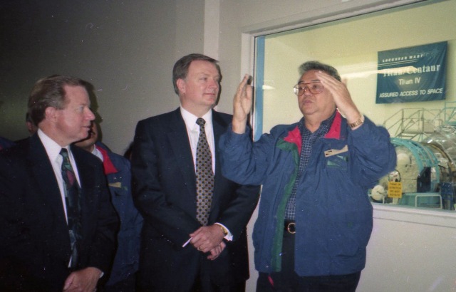Mendiang Joop Ave Berpengalaman di Bidang Komunikasi